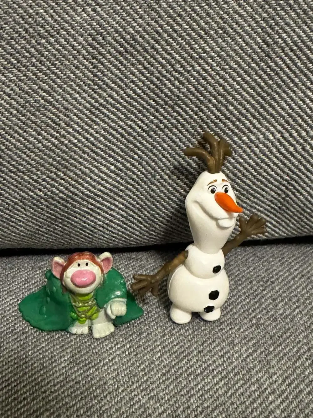5PC Disney Frozen Figurine Set Featuring Anna, Kristoff, Hans, Olaf,  Rock troll